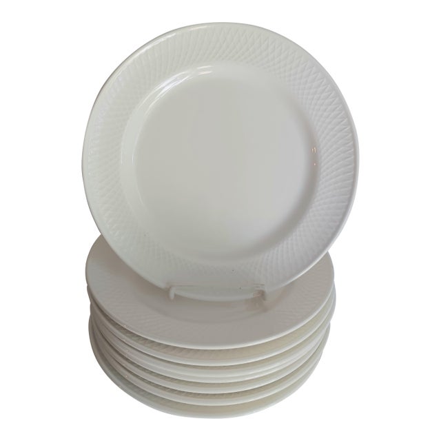 Windsor Browne Made in Italy Pure White Lattice Embossed 10" Dinner Plates Set of 8 For Sale