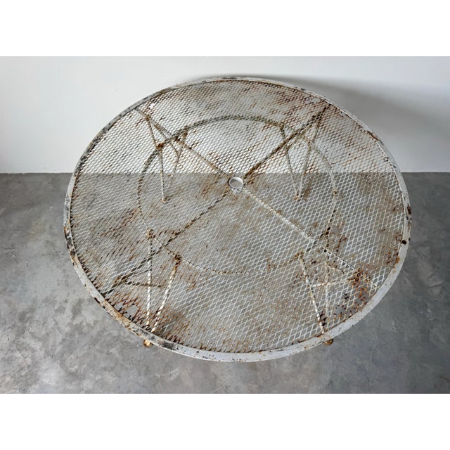 1960’s Mid-Century Modern Round Mesh Top Outdoor Dining Table by John Salterini, Attributed For Sale - Image 4 of 12