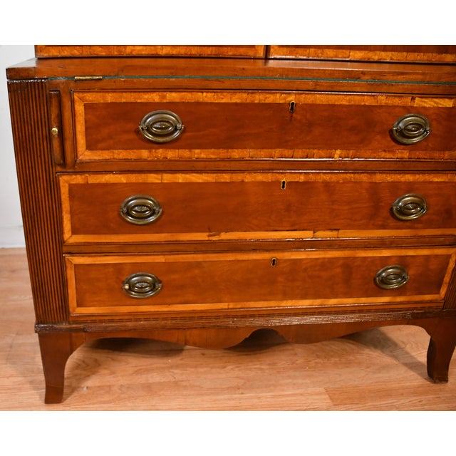 19th American Federal Mable Wood Secretary Desk With Bookcase Top c.1870 For Sale - Image 6 of 18