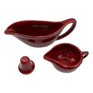 1950s Mid-Century Modern Burgundy "La Linda" Gravy Boat, Creamer, Salt Shaker Set by Bauer For Sale