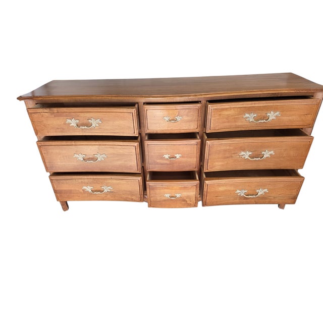1990s Ethan Allen Legacy Maple 9 Drawer Triple Dresser French Country Chest Sideboard For Sale In Philadelphia - Image 6 of 18