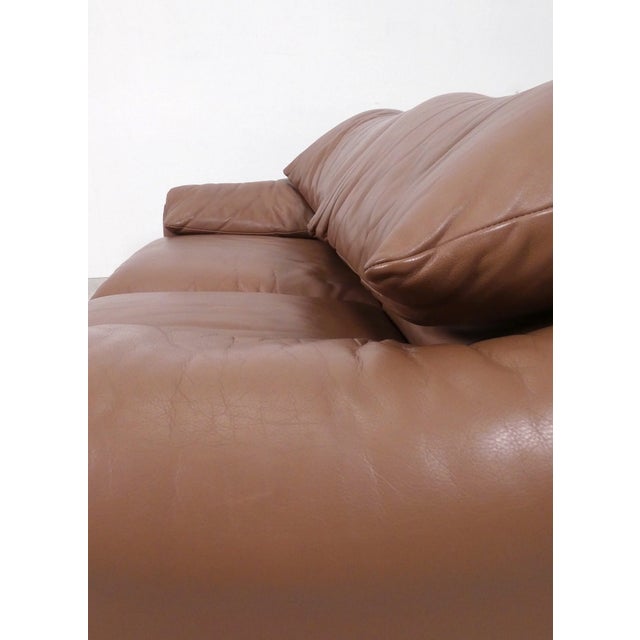Vintage Maralunga 2-Seater Sofa in Mocca Leather by Vico Magistretti for Cassina, 1980s For Sale - Image 14 of 18