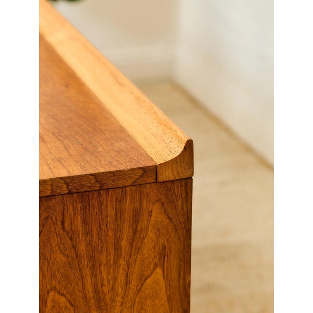 1960s Broyhill Sculptra Mid Century Walnut Six Drawer Lowboy Dresser For Sale - Image 10 of 11