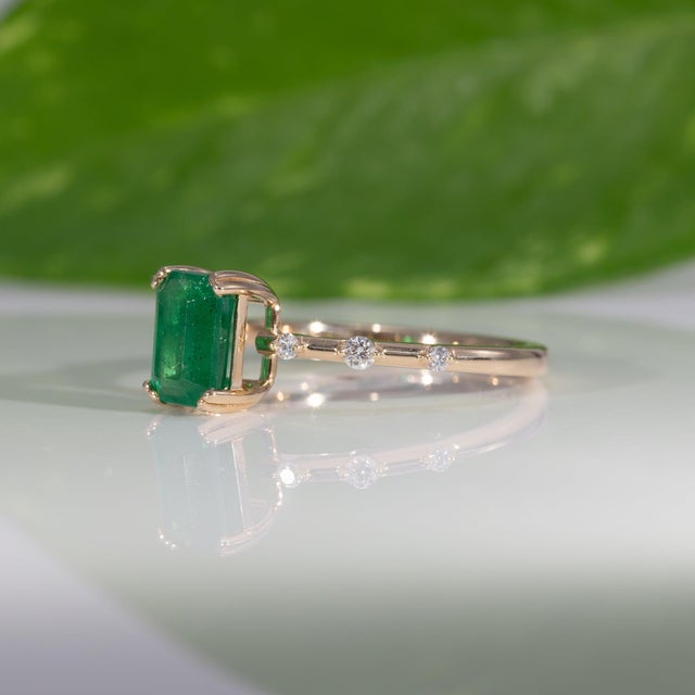 1.2Ct Zambian Emerald Ring With Earth-Mined Diamond Accents: Solid 14k Gold, Size 6.75 For Sale In Columbus - Image 6 of 9