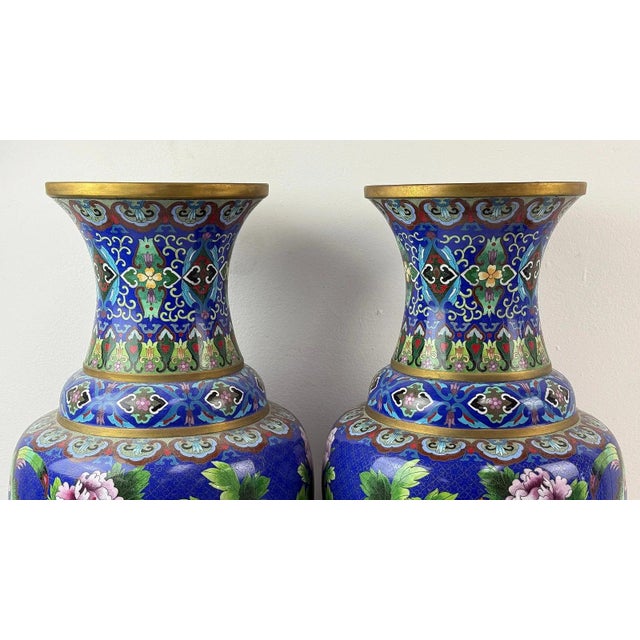 Chinese Pair of Chinese Cloisonne Enamel Vases Gold Floral Scrolls For Sale - Image 3 of 13