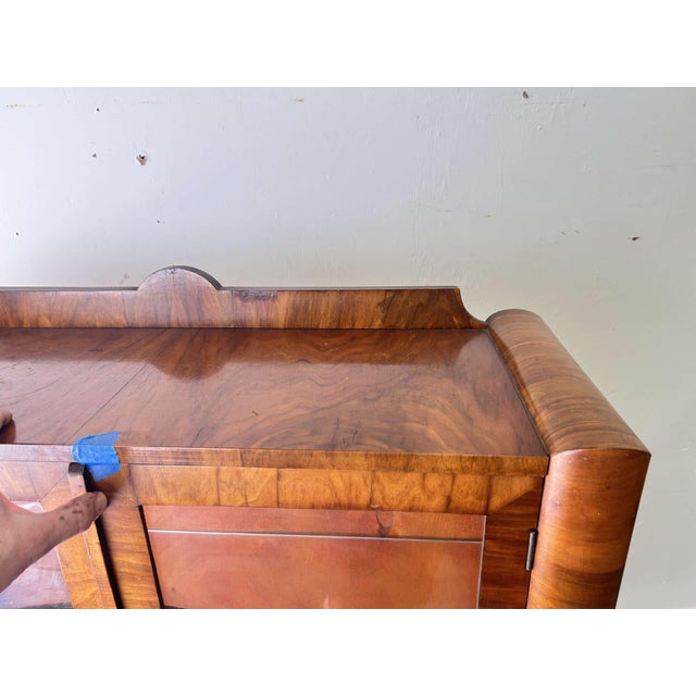 Art Deco Figured Walnut Display Cabinet with Cabriole Legs, 1930s For Sale - Image 4 of 10