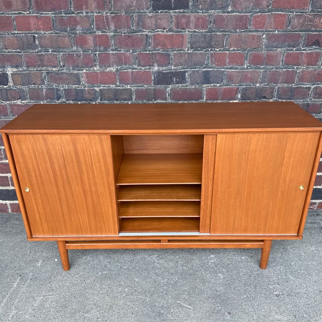 Milo Baughman Milo Baughman for Drexel Today’s Living Mid-Century Modern Credenza For Sale - Image 4 of 10