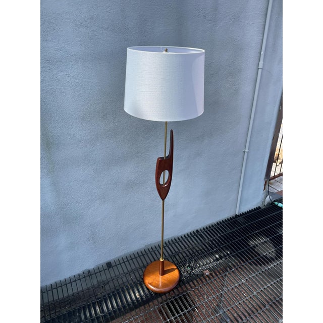 This stunning Danish mid-century teak and brass floor lamp from the 1960s-1970s showcases a perfect blend of vintage charm...