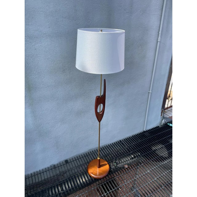 This stunning Danish mid-century teak and brass floor lamp from the 1960s-1970s showcases a perfect blend of vintage charm...