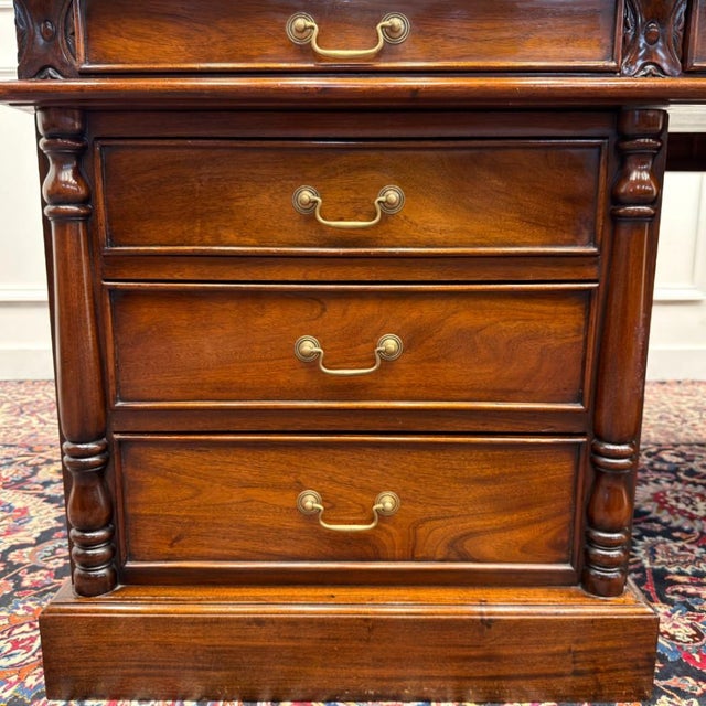 Large Classic English Desk in Leather For Sale - Image 14 of 18