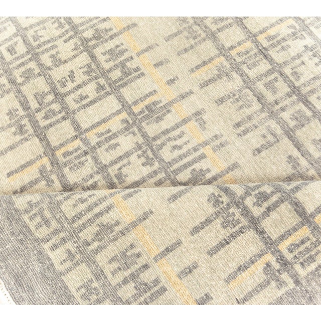 High-quality contemporary geometric rug by Doris Leslie Blau. Size: 11'6" × 19'5" (350 × 591 cm). This modern wool rug is...