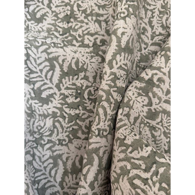 Traditional Zak + Fox Mareel Hand Blocked Fabric Linen 1 1/2 Yards For Sale - Image 3 of 7