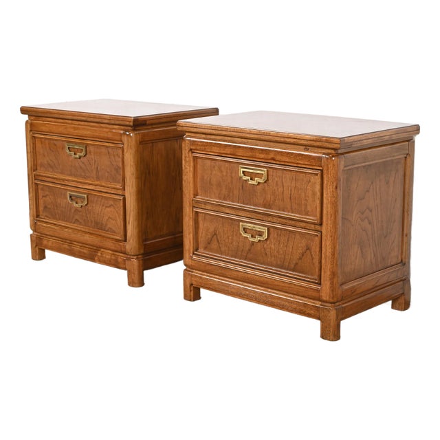Thomasville Mid-Century Modern Hollywood Regency Campaign Nightstands, Pair For Sale