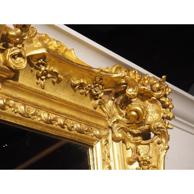Circa 1890 French Belle Époque Louis XV Style Giltwood Mirror With Crowned Crest For Sale - Image 11 of 18