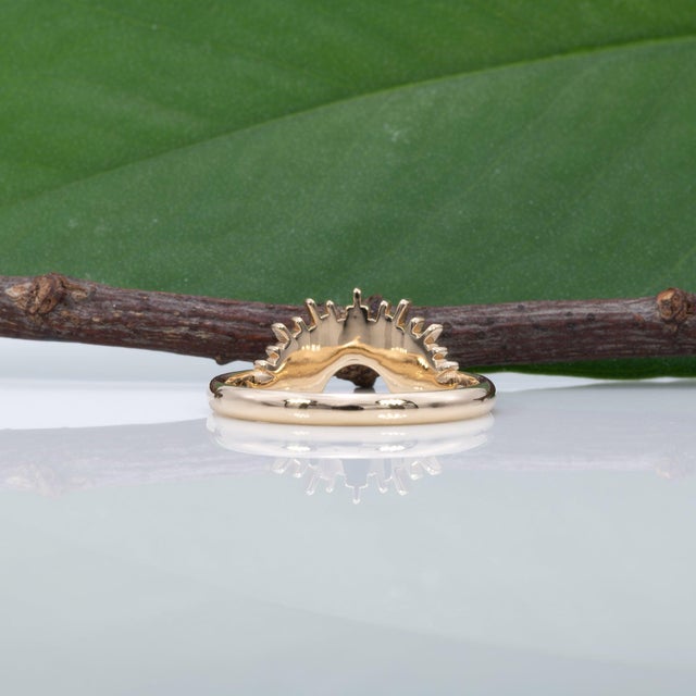 Crown Stackable Band in Solid 18k Yellow Gold – Regal Stacking Ring, Size 6.75 For Sale - Image 10 of 11