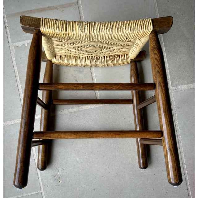 Mid 20th-Century Refined Rustic Maple Wood Mortise & Tenon Fiber Rush Saddle Seat Bench / Stool For Sale - Image 11 of 18