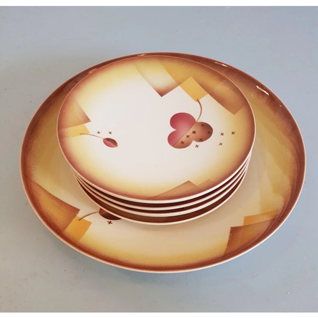 Fruit bowl with 6 dessert plates. Decor: Geometric rectangular shapes that are superimposed and spatiality suggesting...