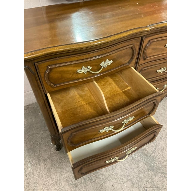 Mid-Century Thomasville French Provincial 9-Drawer Dresser & Mirror For Sale - Image 14 of 16