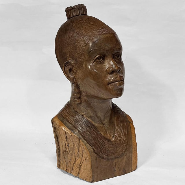 Brown 1900 Figural African Ironwood Carving of Female Bust by Abraham Chikumbirike For Sale - Image 8 of 11