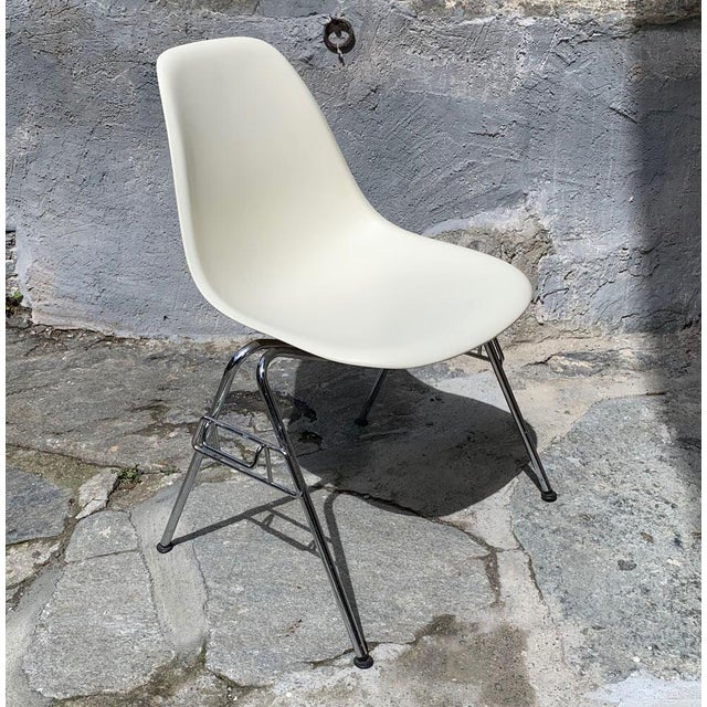 White Side Chairs by Charles and Ray Eames for Vitra, 1970s For Sale - Image 3 of 9