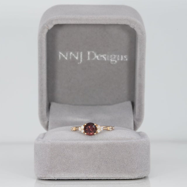 Modern Red Spinel Ring With Earth-Mined Diamond Accents in Solid 14k Gold, Size 6.75 For Sale - Image 3 of 9