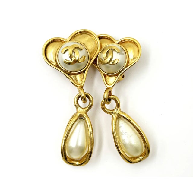 Contemporary Chanel Vintage Gold Plated CC Heart Pearl Tear Drop Dangle Clip on Large Earrings For Sale - Image 3 of 6