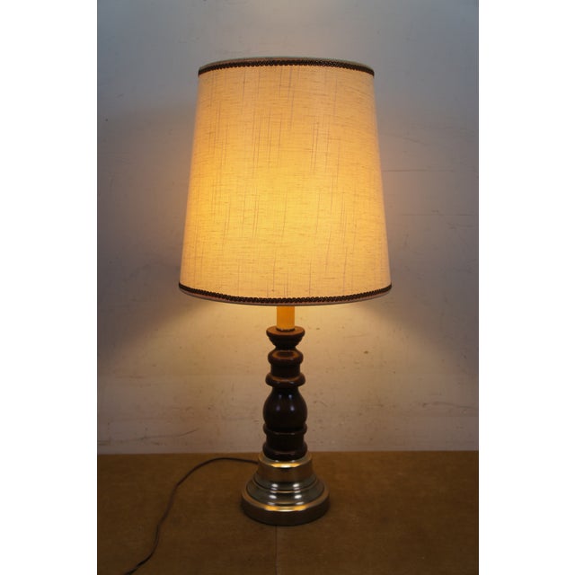Brass Mid 20th Century Mid Century Modern Turned Wood Spindle & Brass Pedestal Base Candlestick Table Lamp For Sale - Image 8 of 13