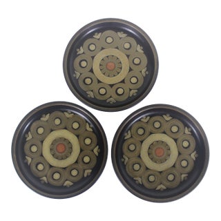 1960s Denby Arabesque Samarkand Bread & Butter Plates Stoneware Replacements Discontinued - Set of 3 For Sale