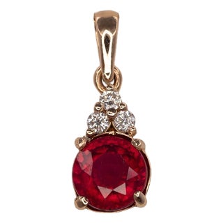 Madagascar Ruby Pendant With Natural Diamonds in Solid 14k Gold – Round 4.5mm For Sale