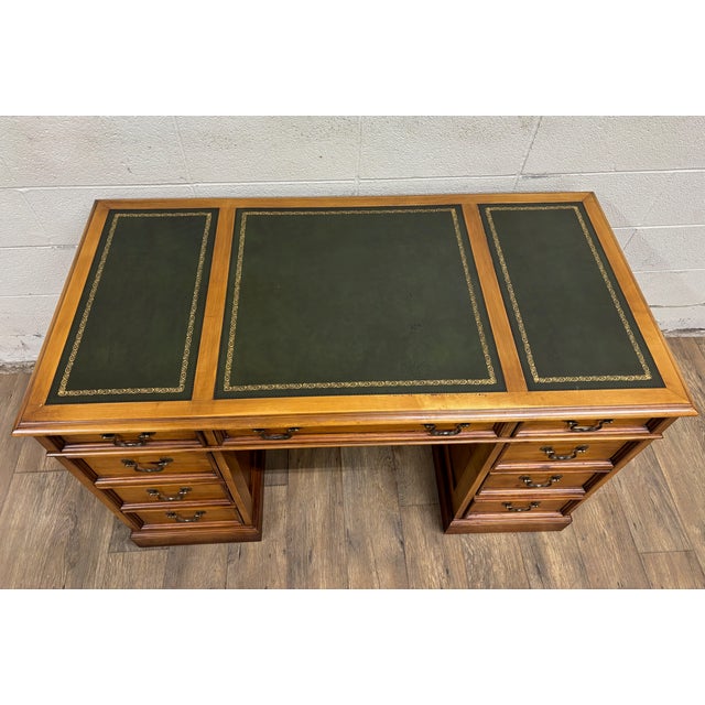 Vintage Sligh Lowry Furniture Green Leather Top Executive Desk For Sale - Image 10 of 18