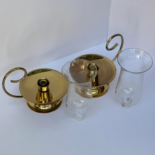 Late 20th Century Vintage Ethan Allen Aladdin Brass Hurricane Candle Holders With Scrolled Handles - a Pair For Sale - Image 5 of 11