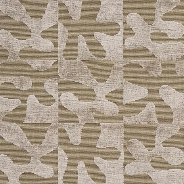 Schumacher SAMPLE - Schumacher Modern Dance Velvet Fabric In Champagne For Sale - Image 4 of 4