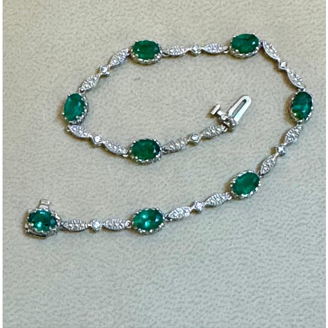 Contemporary 8 Oval Emeralds 3.2 Carat Emerald Tennis Bracelet 14 Karat White Gold, 7 " For Sale - Image 3 of 18