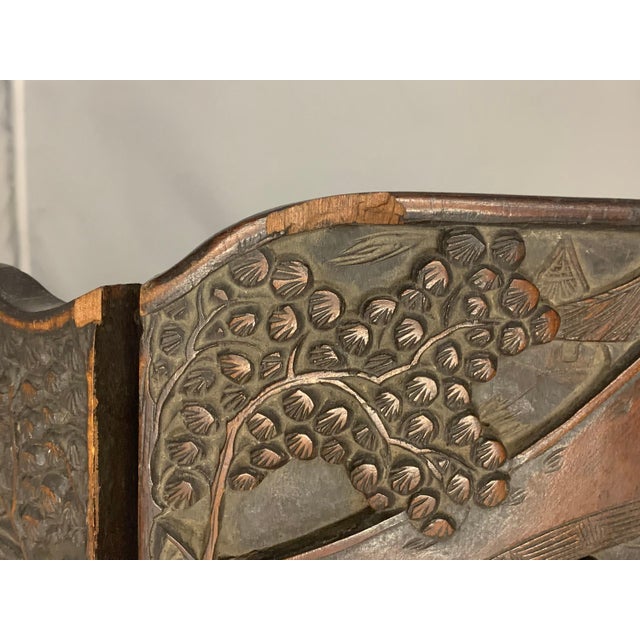 Early 20th Century Antique Carved Chinese Table Screen: Figural Garden Scene For Sale - Image 5 of 9