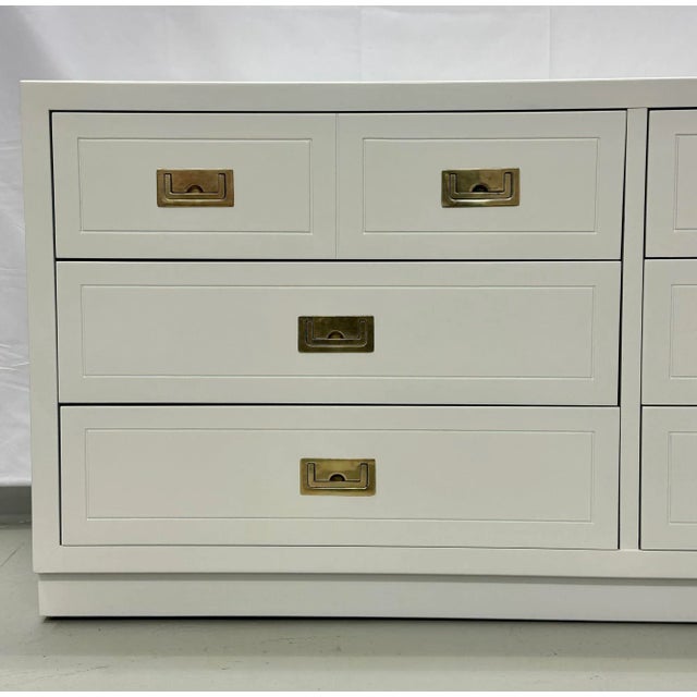 Mid-Century Modern White Campaign Dresser / Chest of Drawers, America, Brass For Sale In New York - Image 6 of 13