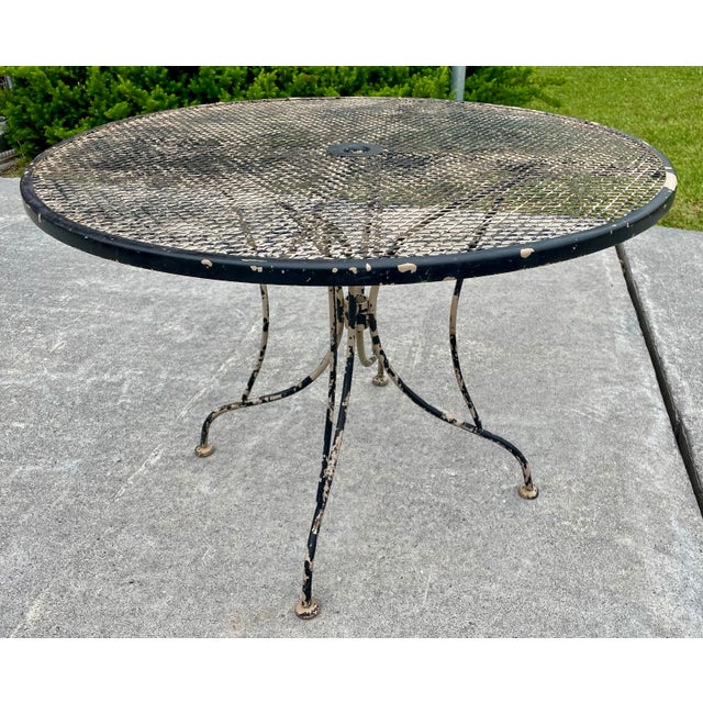 This is a very classic and good looking round outdoor or patio table with a hole for an umbrella and spider legs. It is in...