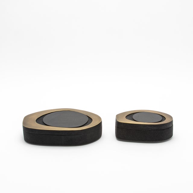 The “Peacock Box” set by R&Y Augousti is a true masterpiece of modern luxury, where organic form meets exceptional...