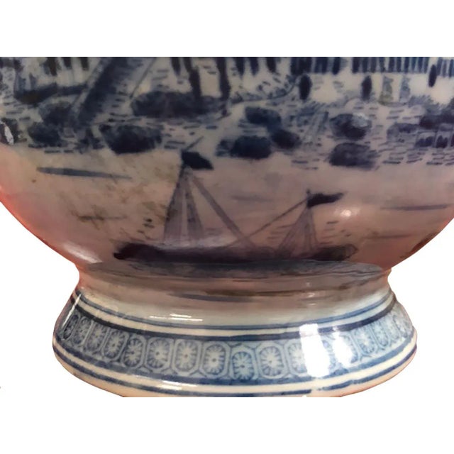 Chinese 19th Century Chinese Thirteen Hongs of Canton Pot For Sale - Image 3 of 8