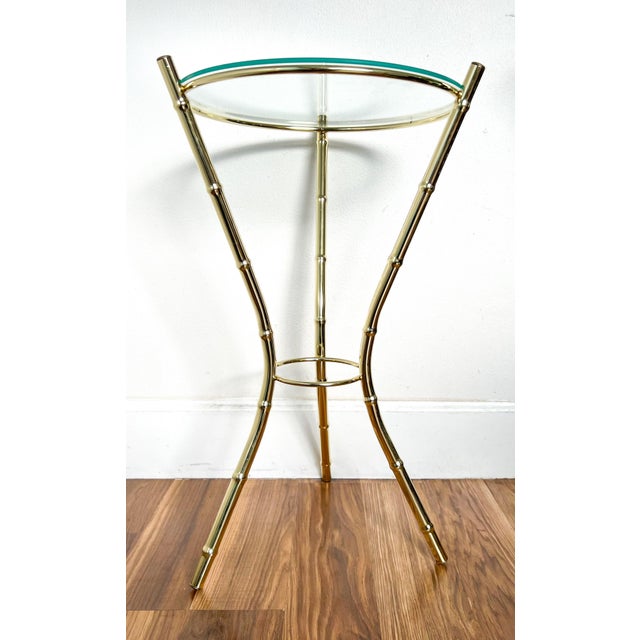 Vintage 23" Faux Bamboo Brass-Tone Metal & Glass Plant Stand – Hollywood Regency / Chinoiserie For Sale - Image 10 of 12