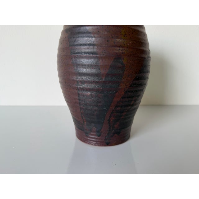 1977 Vintage Organic Studio Pottery Vase – Hand-Thrown Earth Tone Stoneware Vessel, Signed For Sale In Miami - Image 6 of 11
