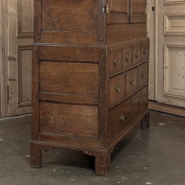 18th Century Georgian Period English Oak Linen Press For Sale - Image 14 of 18