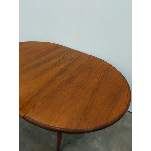 G Plan Vintage Mid Century Modern Teak Extendable Dining Table Attributed to G Plan For Sale - Image 4 of 9
