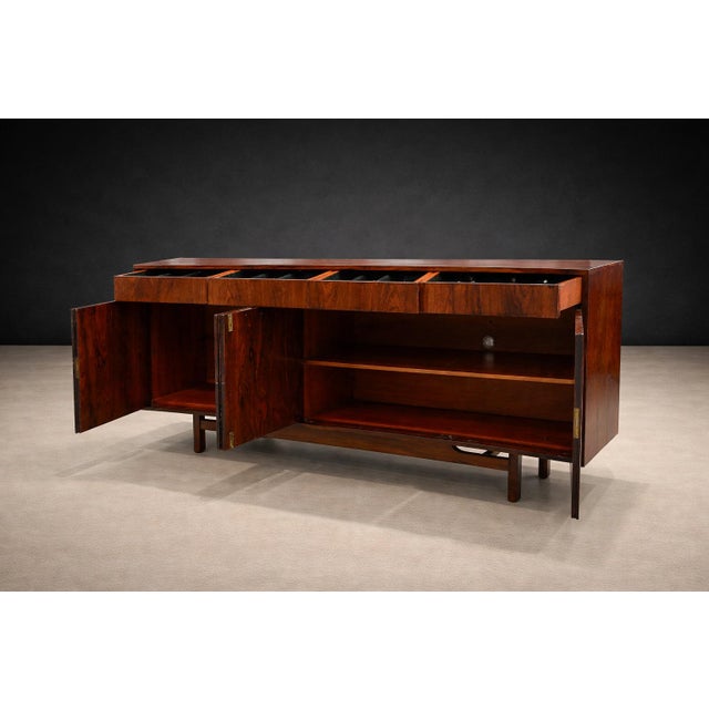 Brown 1960s Mid Century Modern Credenza by Sergio Rodrigues in Rosewood – Lot 414 For Sale - Image 8 of 11
