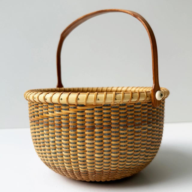 Early 21st Century Vintage Signed Nantucket Lightship Basket – Handcrafted With Bone Handle & Geometric Pattern For Sale - Image 5 of 7