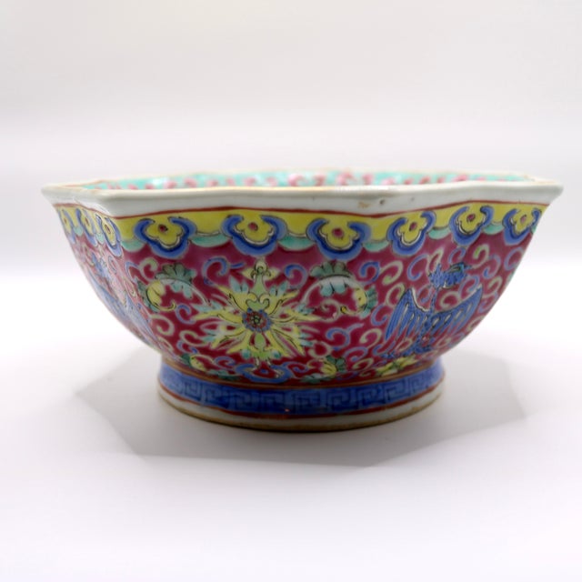 Antique Chinese Famille Rose Ruby Graviata Octagonal Dragon & Phoenix Bowl, Late Qing/Republic Era For Sale - Image 4 of 12