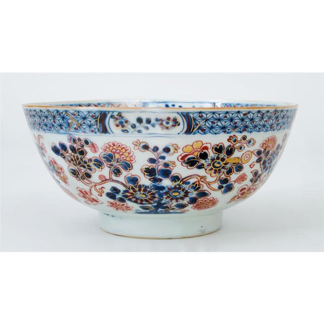 "East Meets West": Dutch Decorated Chinese Export "Amsterdams Bont" Imari Bowl, Circa 1770 A vibrant and historically...
