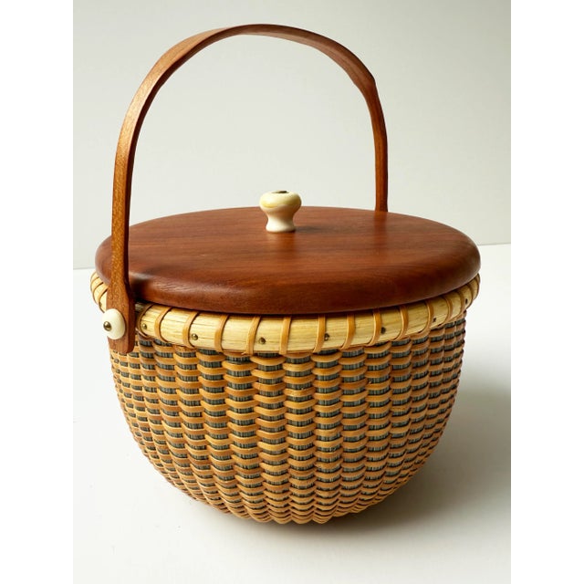 Vintage Signed Nantucket Lightship Basket – Handcrafted With Lid, Bone Handle & Geometric Pattern For Sale - Image 4 of 9