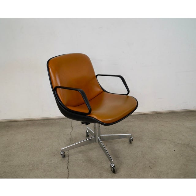 Vintage 1970's Mid century Modern office chair for sale. It was manufactured by Harper's Furniture, and was made here in...