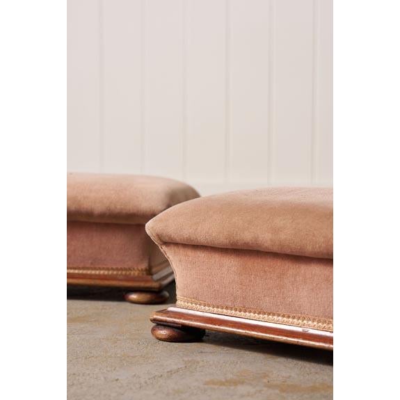 Late 19th Century Pair of English Footstools on Wooden Feet and Rose Velvet Upholstery For Sale - Image 5 of 5