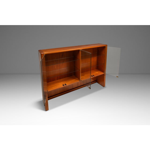 D-Scan Danish Mid-Century Modern Display Case / Cabinet Topper in Teak W/ Glass Doors & Adjustable Shelves Attributed to D-Scan, C. 1980s For Sale - Image 4 of 14